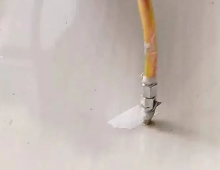 平房瓷砖空鼓维修公司专业解答在瓷砖铺贴过程中，如果使用的砂料过粗（如全部使用了粗砂），可能会导致以下问题
